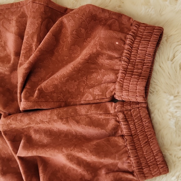 Cleobella Terracotta Paisley Print Jogger Pants Size Extra Small - Picture 12 of 14